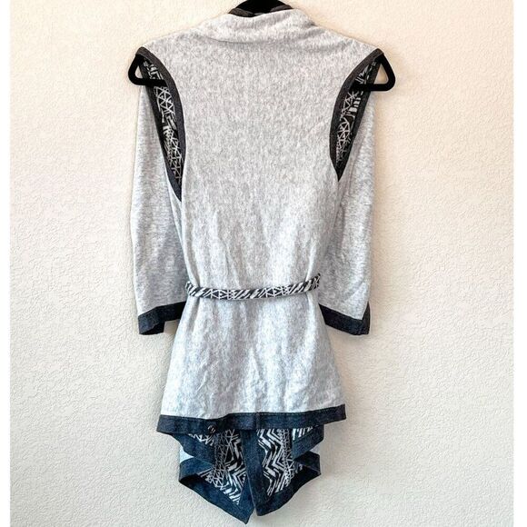 Ivivva from Lululemon Wrap with Attitude Reversible Sweater Vest - Picture 8 of 9